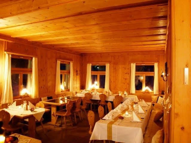 Hotel Veduta Cinuos-Chel Exteriör bild