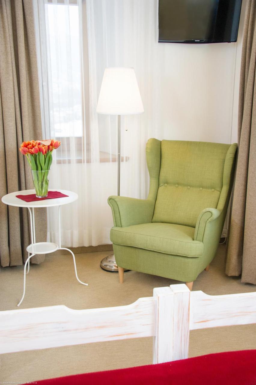 Hotel Veduta Cinuos-Chel Exteriör bild